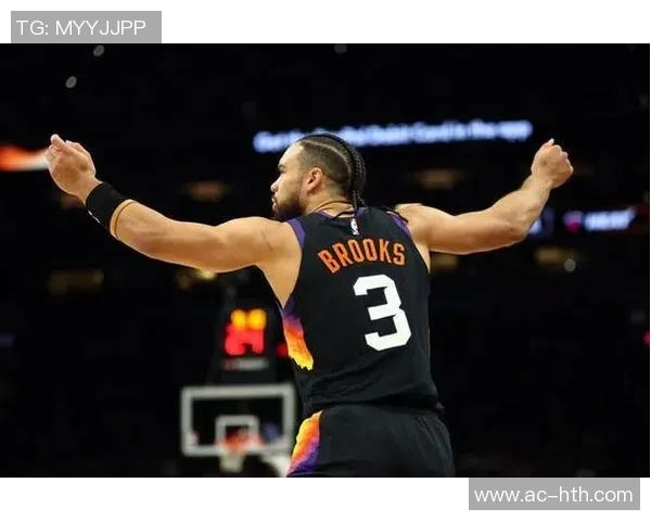 狄龙上半场表现抢眼15投8中砍下18分助球队奋战老东家